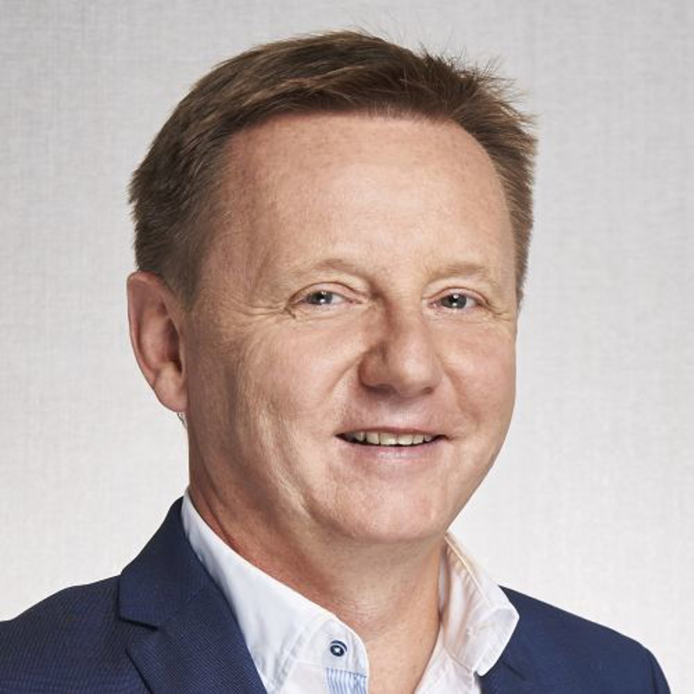 Jakub-Swadzba-CEO-Diagnostyka-portrait.jpg