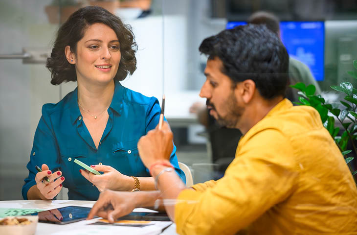 th_office-meeting-man-woman